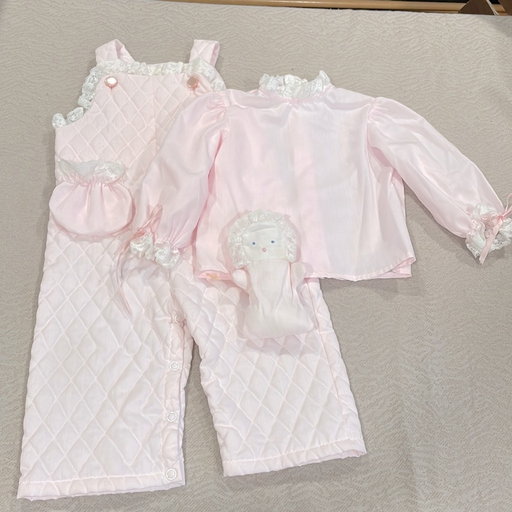 Vintage! Pink 3 piece overall, shirt & doll baby set, baby 9-12 months - Picture 2 of 12